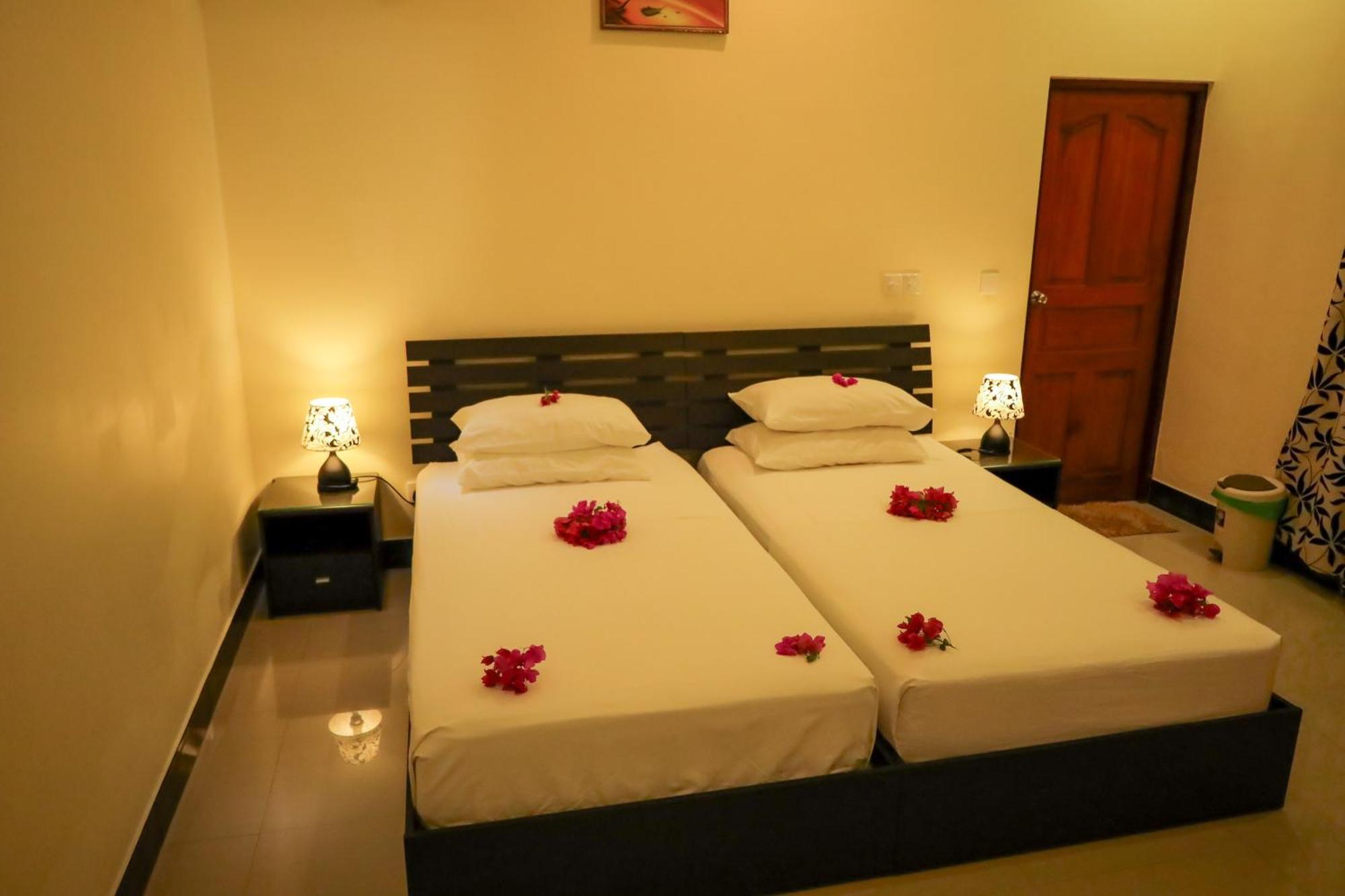 Charming Holiday Lodge- Addu Atoll Meedhoo, Maldives Экстерьер фото