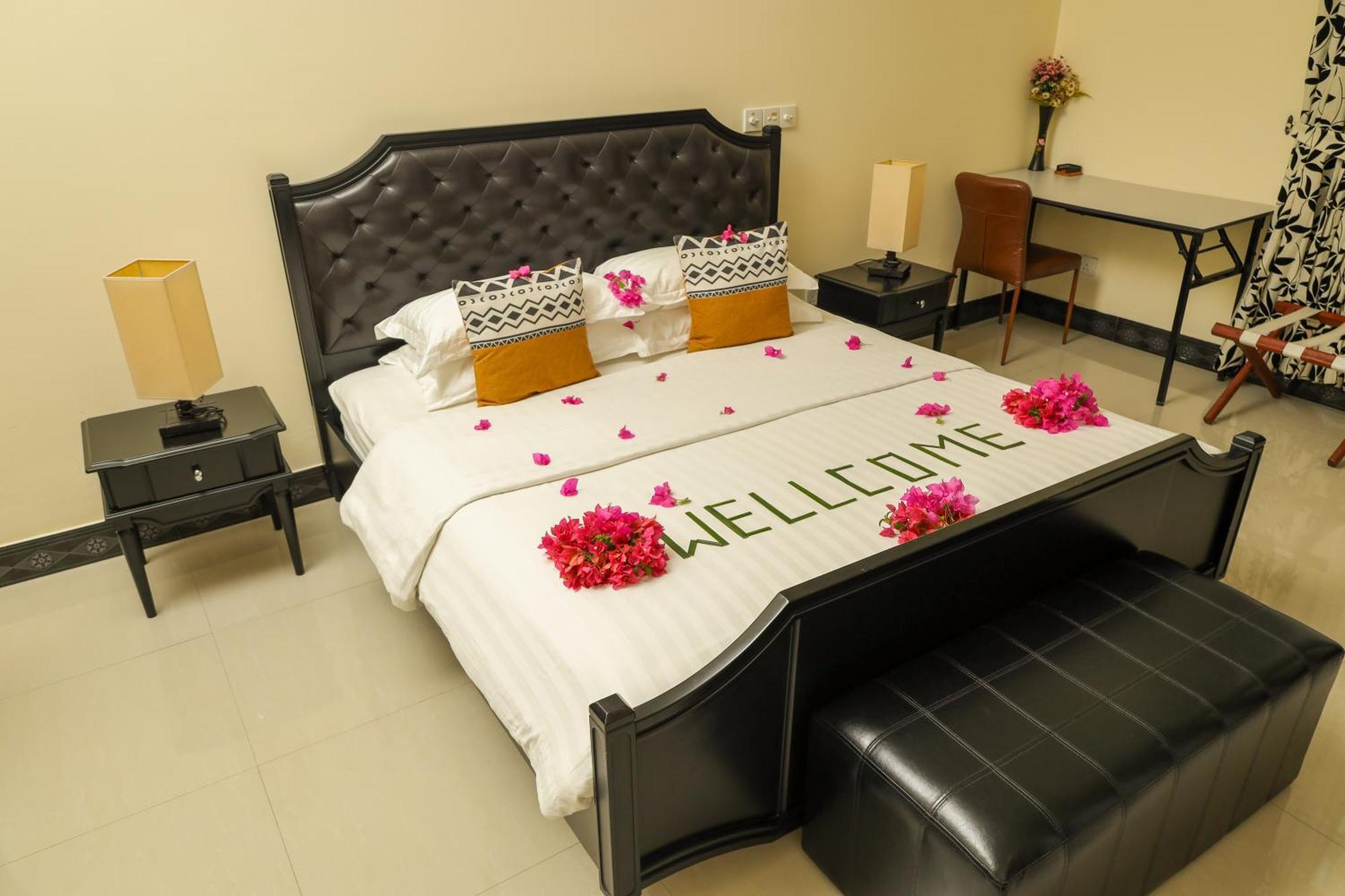 Charming Holiday Lodge- Addu Atoll Meedhoo, Maldives Экстерьер фото